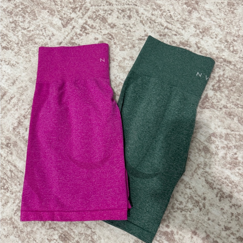 NVGTN Contour seamless shorts in maui and Forest Green